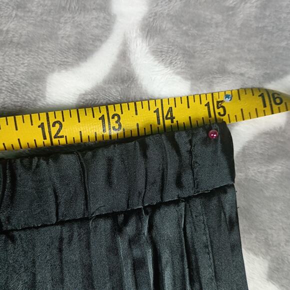 Woolworths Skirt Womens 14 Black Pleated Satin Look Polyester Elastic Waist Goth - Picture 5 of 11